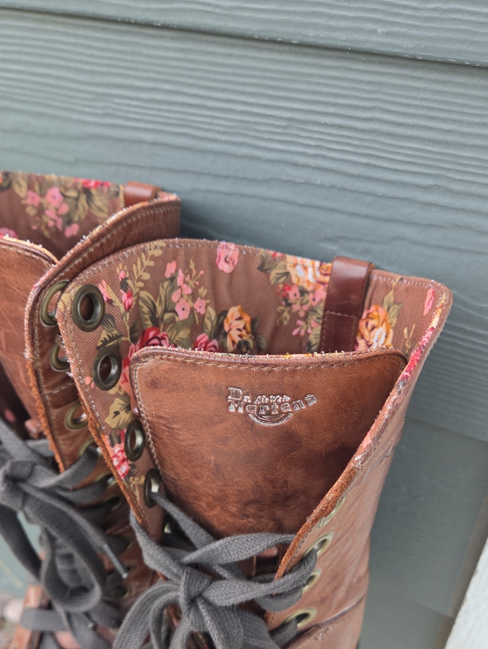 Dr. Martens RARE, Yuba Brown Lace-Up Boots with Floral Cuff - Picture 4 of 14